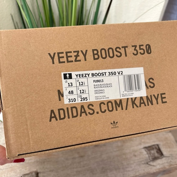 Yeezy Boost 350 V2 black Static Sneakers - Picture 11 of 11